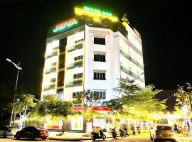 Quỳnh Anh Luxury Hotel Sầm Sơn，位于岑山的酒店