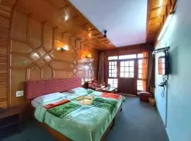 Goroomgo Hotel Radha Continental Nainital - 100 Meters From Mall Road