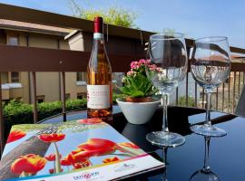B City Hotel Bardolino，位于巴多利诺的酒店