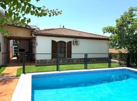 Casa rural VISTABLANCA a una sola planta con bonitas vistas y piscina - Junto a la capital y la Alhambra，位于塞内斯德拉韦加的乡间豪华旅馆