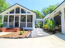 The Mini Moody - Luxurious Home Recently Renovated Close to Beach & Downtown