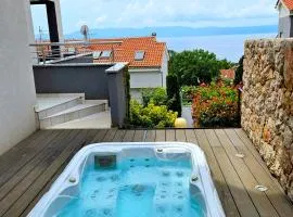 Domagoj - Luxury apartment with private parking, jacuzzi and seaview