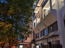 10 Apartments & Suites Athens，位于雅典的公寓式酒店