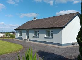 Home from home in East Galway，位于Ballycrossaun的度假短租房