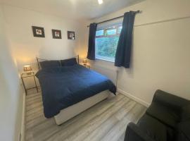 Spacious En-suite Ground Floor Bedroom，位于曼彻斯特的酒店