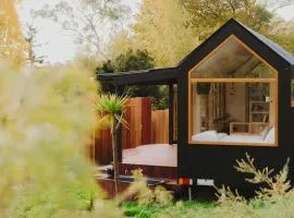 Libelle - Peaceful, Secluded Luxury with abundant wildlife and seasonal water views, on 3 private acres IN Daylesford