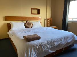 Hotel Himalayan Home Lamagaun sarangkot，位于博卡拉的酒店