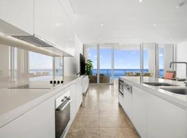 Beachside Luxury Penthouse with Breathtaking Views and Private Rooftop Terrace，位于安特兰斯的酒店