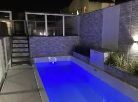 Casa com piscina e hidromassagem