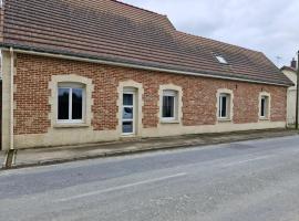 Longère 5 chambres,proche gare tgv haute picardie，位于Dompierre-Becquincourt的酒店