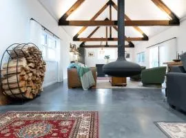Blackwood Tree Barn Conversion with Parking & Wifi