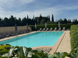 Hotel Terriciaë aux portes de Maussane les Alpilles，位于莫桑莱阿尔皮莱的酒店