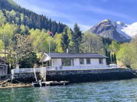 Der Fjordtraum in Balestrand direkt am Wasser，位于巴里斯川的酒店