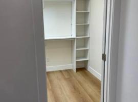 Habitación cama king, baño privado，位于Is-Swieqi的酒店