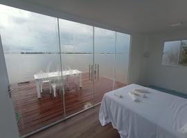 ILHA Da FANTASIA SUITE AQUÁRIOS，位于贝伦的酒店