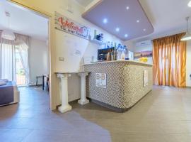 Paladino，位于贾迪尼-纳克索斯的带停车场的酒店