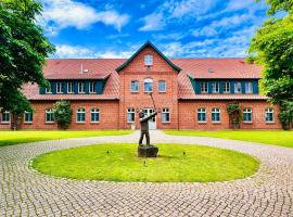 Golfhotel Schloss Lüdersburg Golf & Spa，位于Lüdersburg的酒店