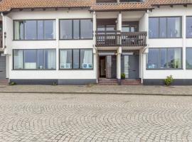 4 Bedroom Awesome Home In Simrishamn，位于锡姆里斯港的酒店