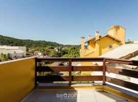 Casa em condo com piscina, a 300m da praia ALI024