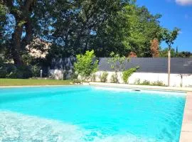 Villa neuve, moderne, au calme, 3 chambres, piscine, jardin, proche Jeux Olympiques