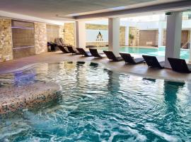 Hotel Atlantis Wellness & Conference，位于豪伊杜索博斯洛的酒店