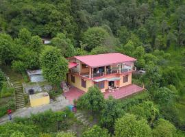 Hillstop Harender singh nayal house Bhimtal Nanital Uttarakhand，位于比姆塔尔的酒店