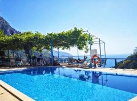 Fullmoon Camp，位于法拉尔雅的酒店