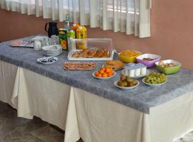 法鲁酒店，位于克雷马的酒店