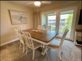 Sanibel Siesta on the Beach unit 605 condo，位于萨尼贝尔的公寓