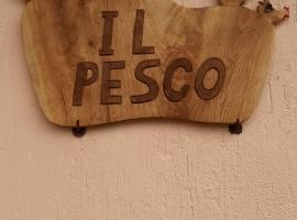 Il Pesco，位于努斯的带停车场的酒店