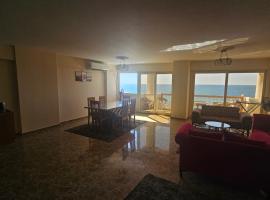 Sea View Heart Apartment (families only)，位于亚历山大Alexandria Sporting Club附近的酒店