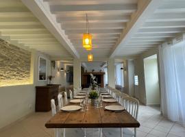 Maison de Léopold - gîte de groupe - 15 couchages，位于Saint-Pierre-de-Semilly的酒店