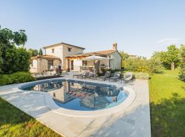 Villa Jurinea in Istrien mit Pool，位于Barat的酒店