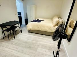 Studio near London Victoria，位于Bellaghy的酒店