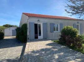 La maison du Bout du Monde, Jacuzzi, Climatisation, 4 chambres, Plage à 600M et Phare à 1Km