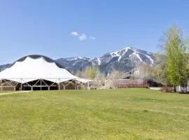 Sun Valley Atelier Condo in Perfect Location