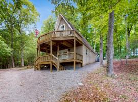 RelaxAwhile Cabins-HideAway Hollow，位于Flat Hollow的酒店