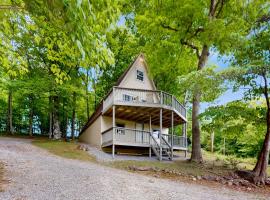 RelaxAwhile Cabins-GetAway Grove，位于Flat Hollow的酒店