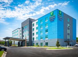 Holiday Inn Express & Suites Pensacola Airport North – I-10, an IHG Hotel，位于彭萨科拉的海滩酒店