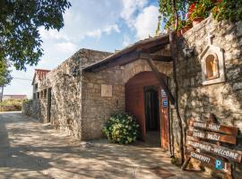 托米奇小酒馆公寓和客房旅馆，位于Gornji Humac的酒店