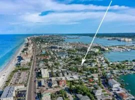 Park Shore Suites at Madeira Beach #3 - Newly Remodeled & Steps to Beach!