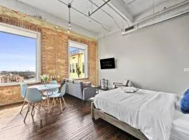 Stunning Downtown Apartment with Pool, Laundry, Parking