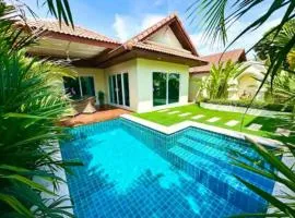 Luxury Semi-2BD Pool Villa near Beach & Walking Street