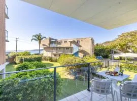 Bella Vista, 8-19 Shoal Bay Rd - views, air con and Wi-Fi