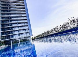 Cozy Vertu Ciputra World Studio Apartment in Surabaya by Le Ciel Hospitality，位于泗水的公寓