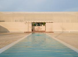 Navakiri Boutique Resort Satun，位于Ban Khuan的带泳池的酒店