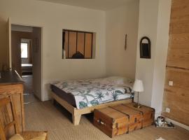 Grande maison cosy en cœur de village，位于Lisle-sur-Tarn的酒店