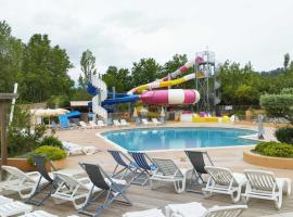 Mobil Home vue sur le lac dans un camping 4 &eacute;toiles &agrave; Cadenet，位于卡代纳的豪华帐篷营地