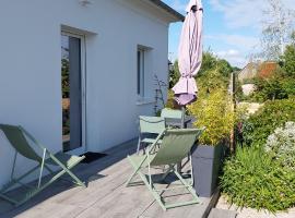 CHAMBRE AVEC SUITE DE 26 M2，位于Saint-Planchers的酒店
