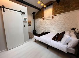 Copper Cove Cottage，位于Shercock的酒店